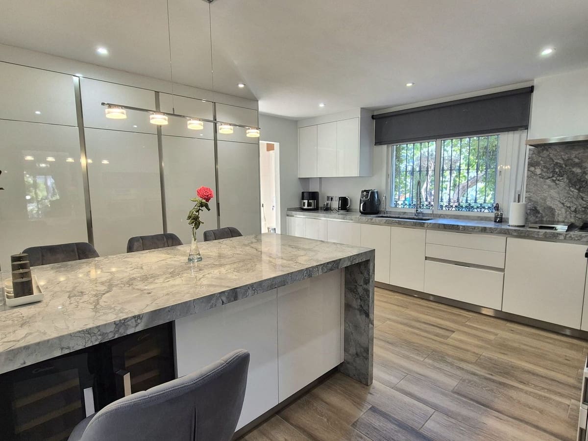 4 chambre Villa/Maison à vendre à Coin avec piscine garage - 795 000 € (Ref: 10041882)