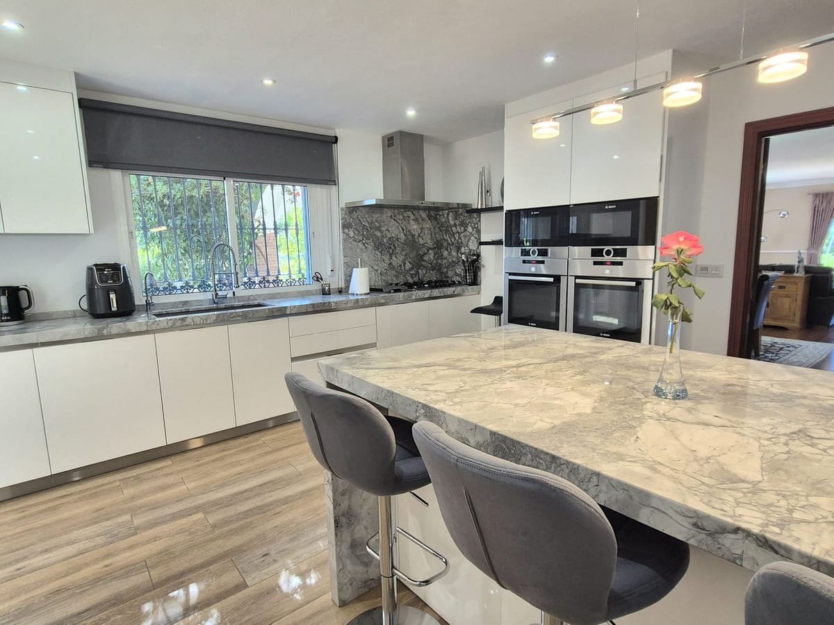 4 chambre Villa/Maison à vendre à Coin avec piscine garage - 795 000 € (Ref: 10041882)
