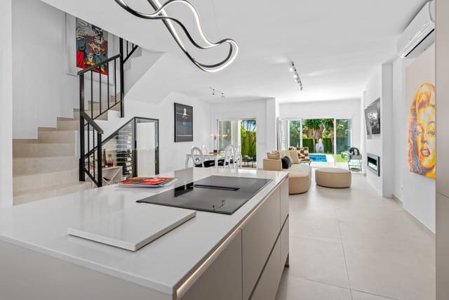 4 soveværelse Villa til salg i Cancelada, Estepona med swimmingpool garage - € 895.000 (Ref: 10041884)