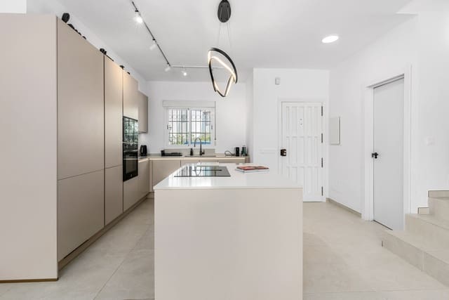 4 soveværelse Villa til salg i Cancelada, Estepona med swimmingpool garage - € 895.000 (Ref: 10041884)