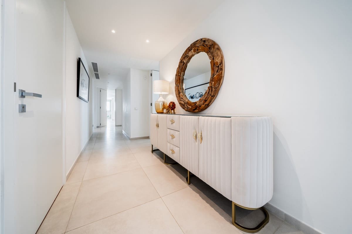 7 bedroom Apartment for sale in Aloha Golf with pool garage - € 4,300,000 (Ref: 10041886)