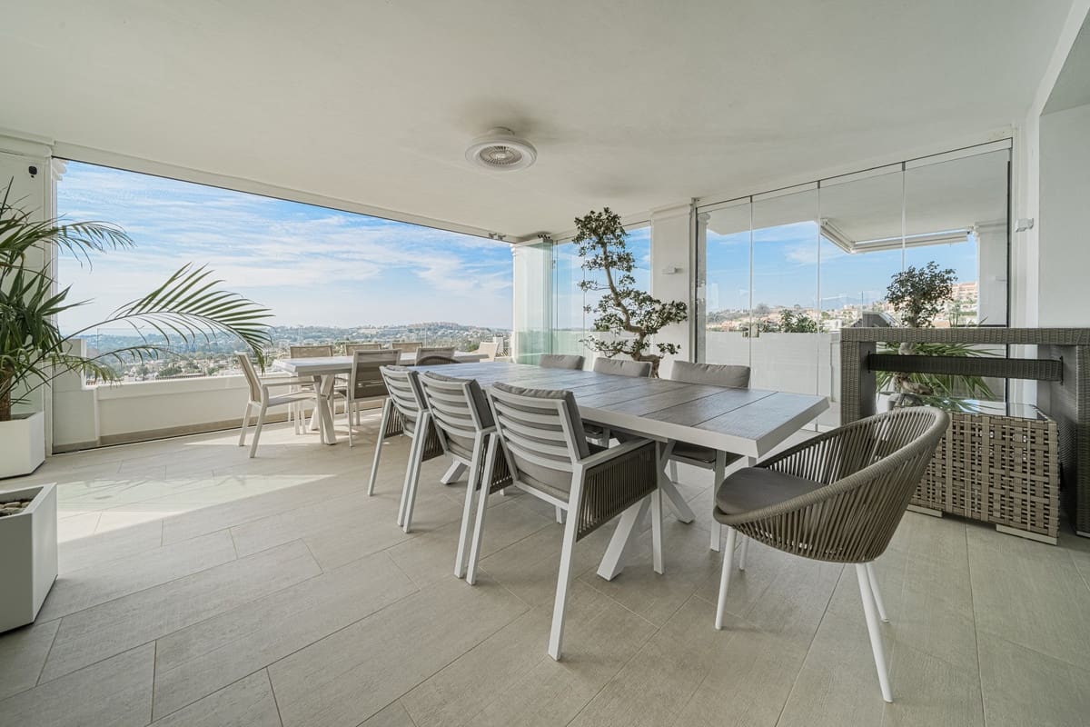 7 bedroom Apartment for sale in Aloha Golf with pool garage - € 4,300,000 (Ref: 10041886)