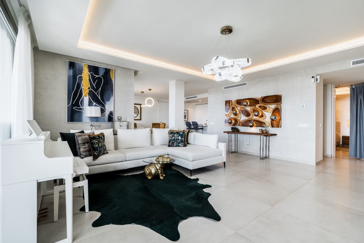 7 bedroom Apartment for sale in Aloha Golf with pool garage - € 4,300,000 (Ref: 10041886)