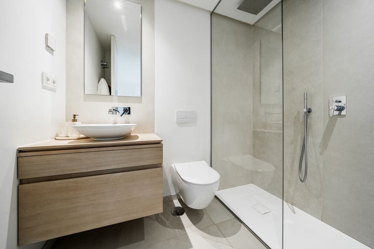 7 bedroom Apartment for sale in Aloha Golf with pool garage - € 4,300,000 (Ref: 10041886)