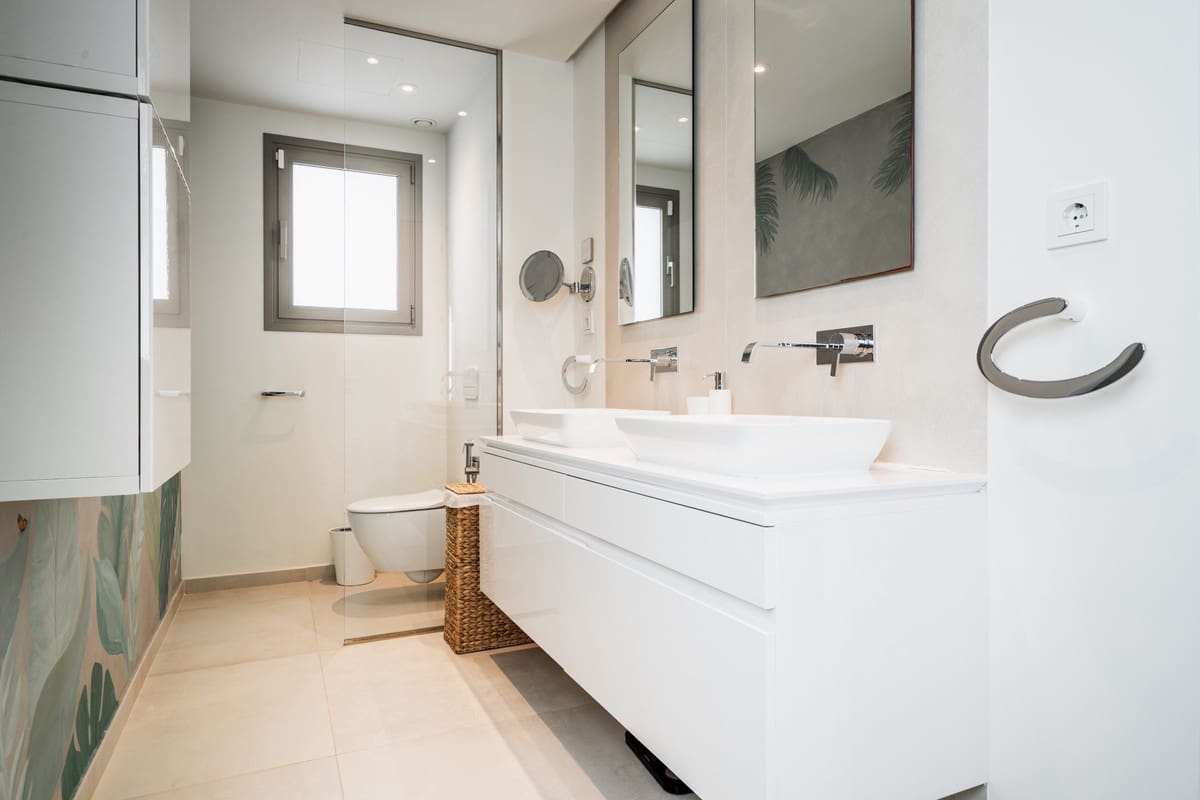 7 bedroom Apartment for sale in Aloha Golf with pool garage - € 4,300,000 (Ref: 10041886)