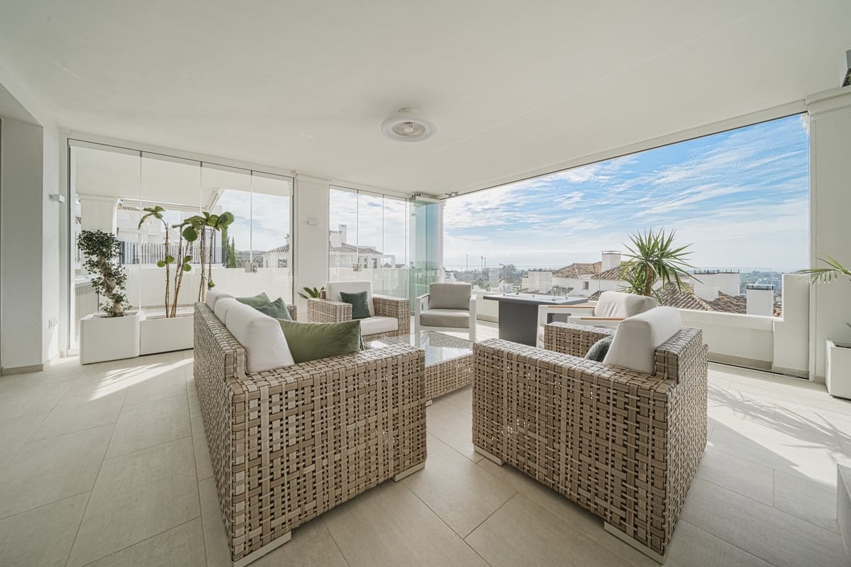 7 bedroom Apartment for sale in Aloha Golf with pool garage - € 4,300,000 (Ref: 10041886)