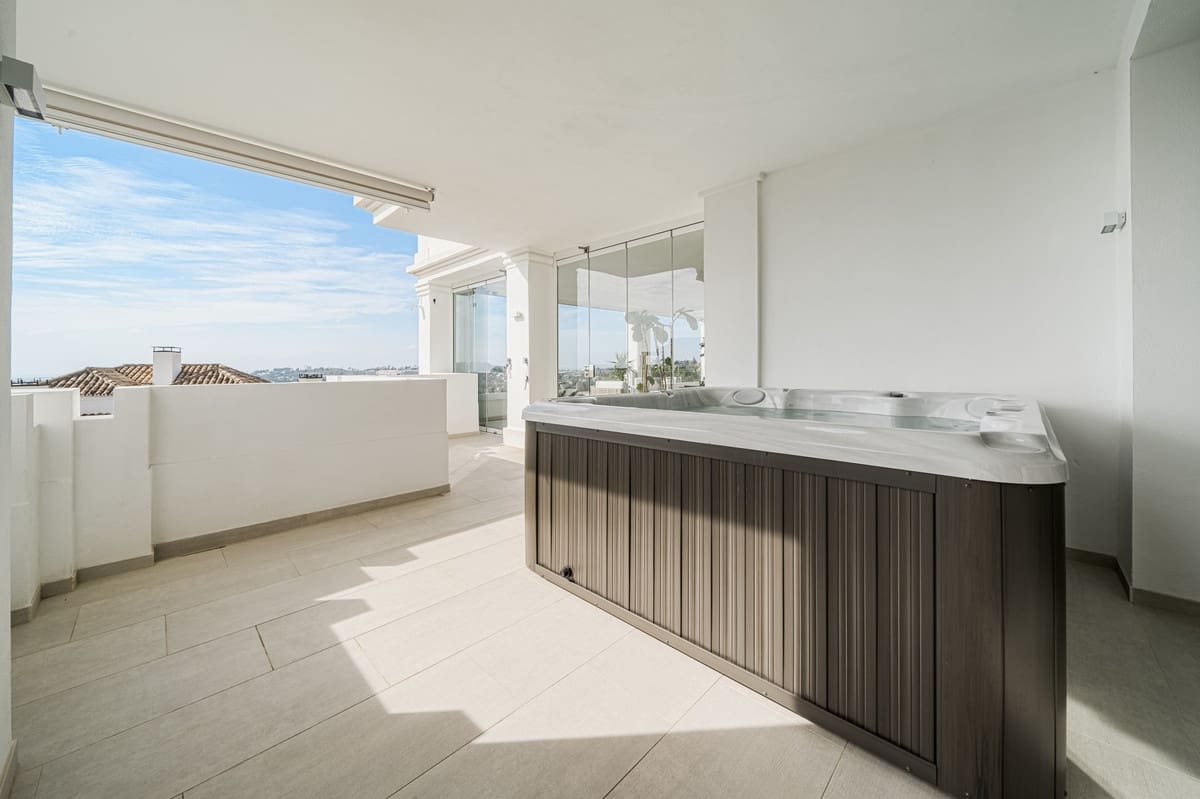 7 bedroom Apartment for sale in Aloha Golf with pool garage - € 4,300,000 (Ref: 10041886)