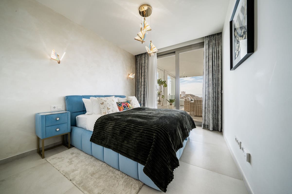 7 bedroom Apartment for sale in Aloha Golf with pool garage - € 4,300,000 (Ref: 10041886)