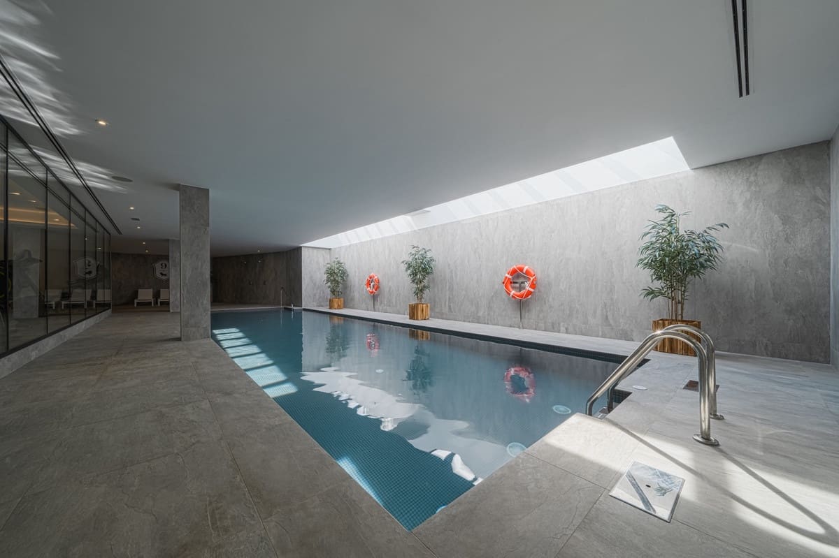 7 bedroom Apartment for sale in Aloha Golf with pool garage - € 4,300,000 (Ref: 10041886)