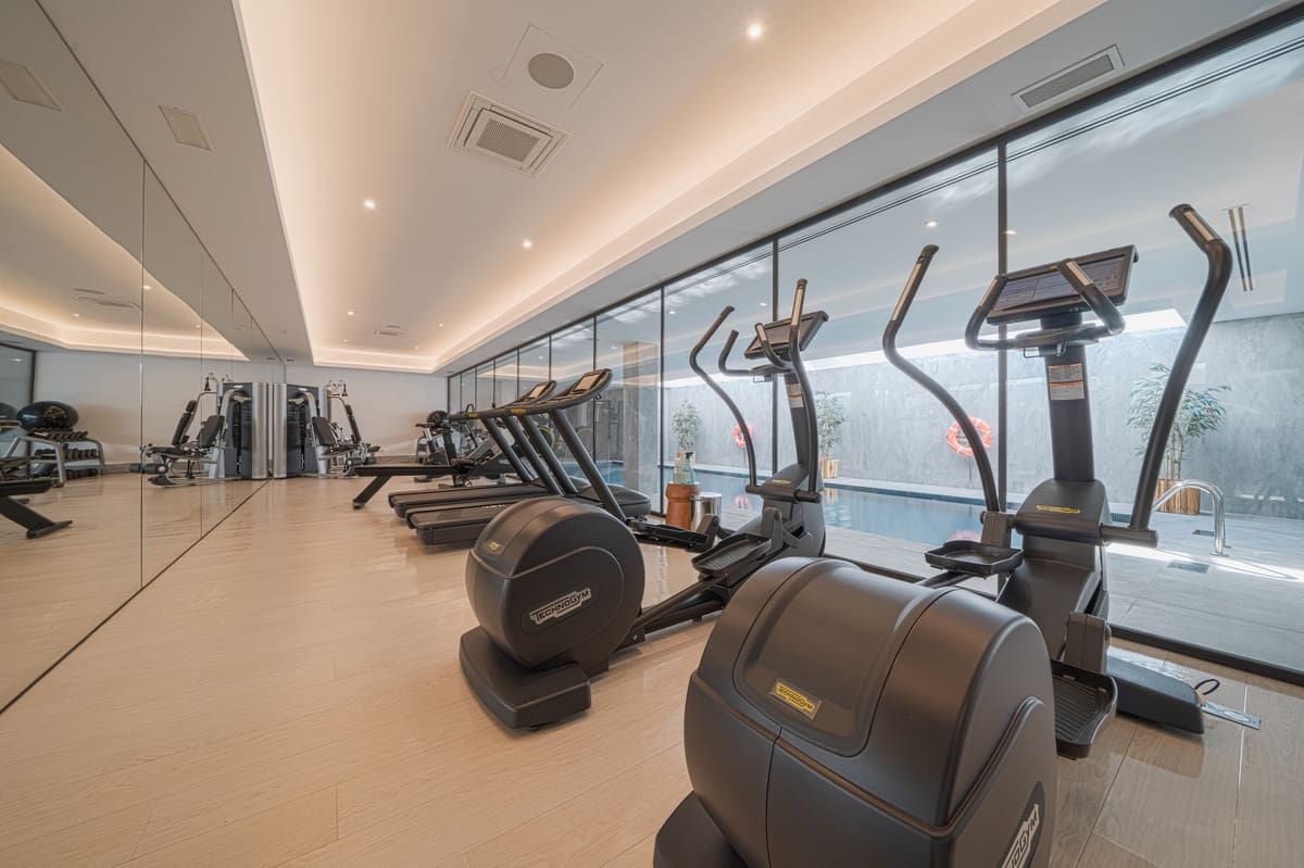 7 bedroom Apartment for sale in Aloha Golf with pool garage - € 4,300,000 (Ref: 10041886)