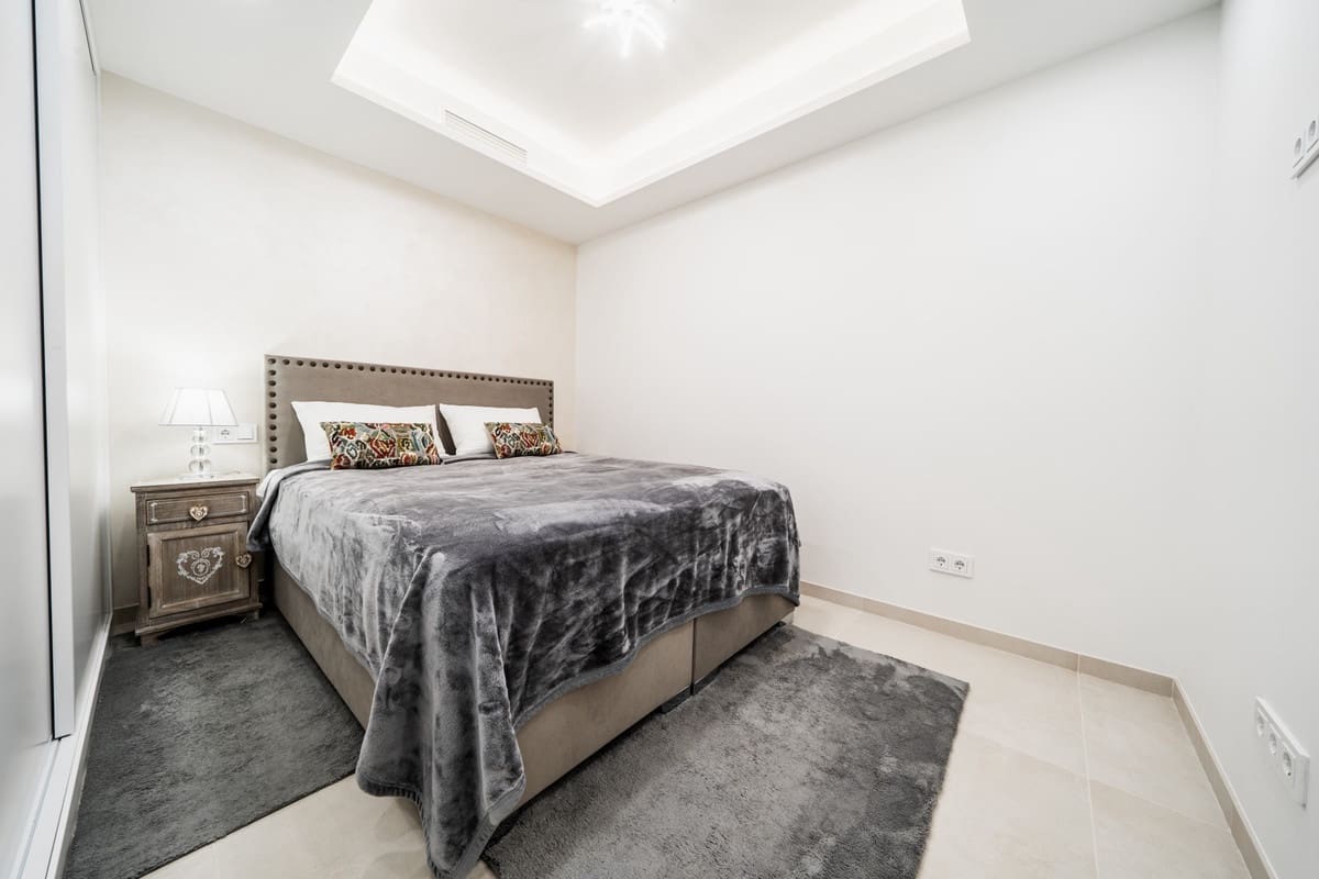 7 bedroom Apartment for sale in Aloha Golf with pool garage - € 4,300,000 (Ref: 10041886)