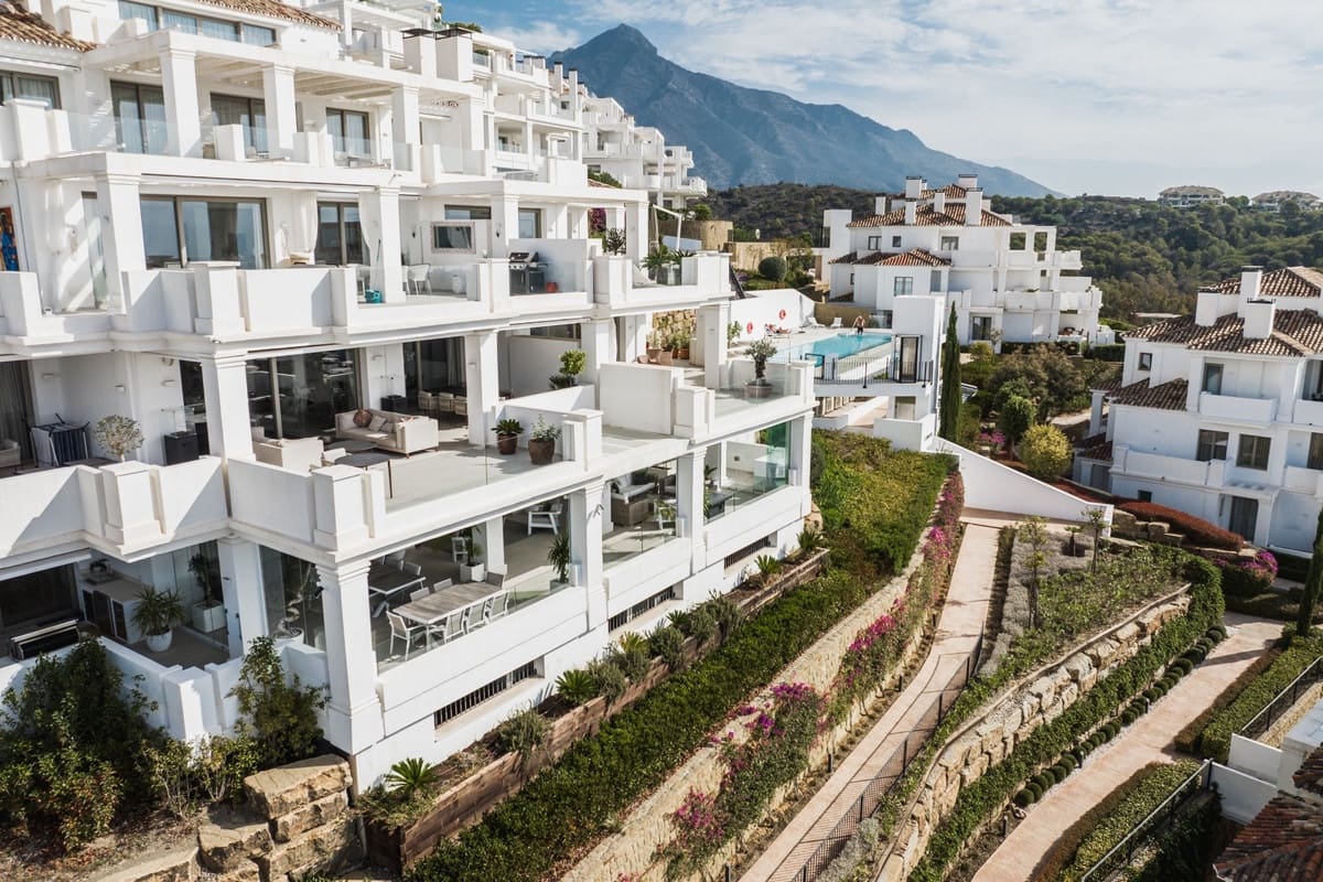 7 bedroom Apartment for sale in Aloha Golf with pool garage - € 4,300,000 (Ref: 10041886)