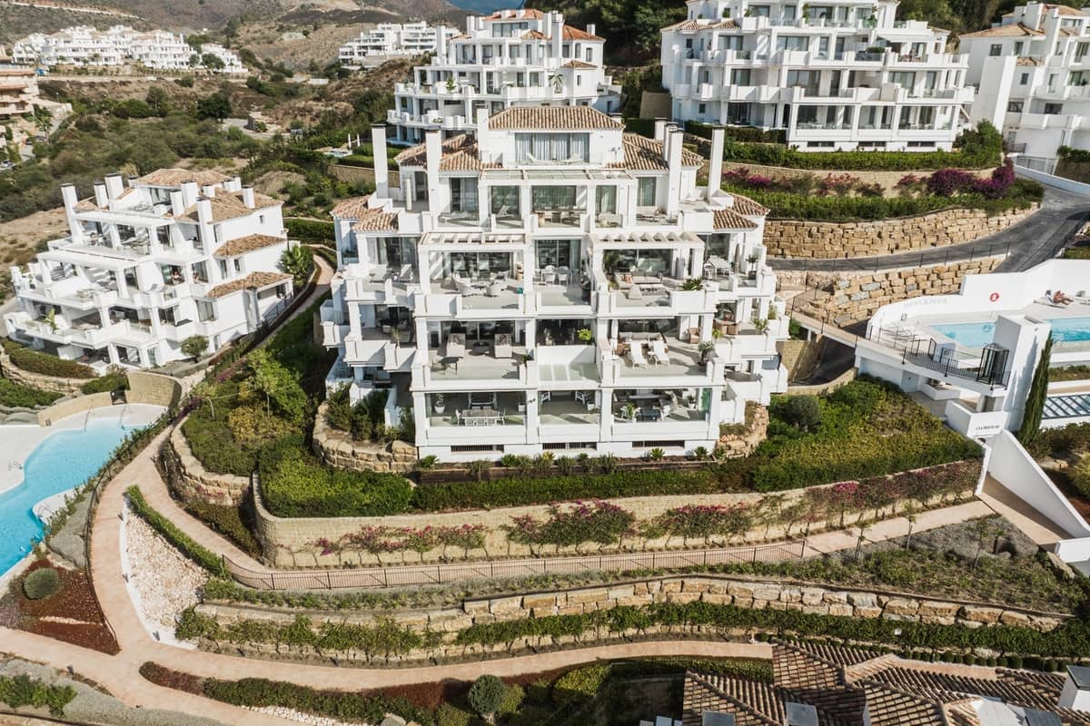 7 bedroom Apartment for sale in Aloha Golf with pool garage - € 4,300,000 (Ref: 10041886)