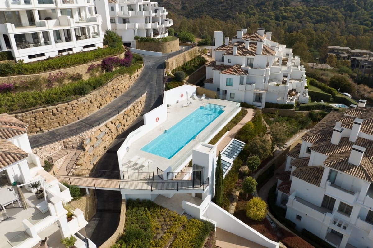 7 bedroom Apartment for sale in Aloha Golf with pool garage - € 4,300,000 (Ref: 10041886)