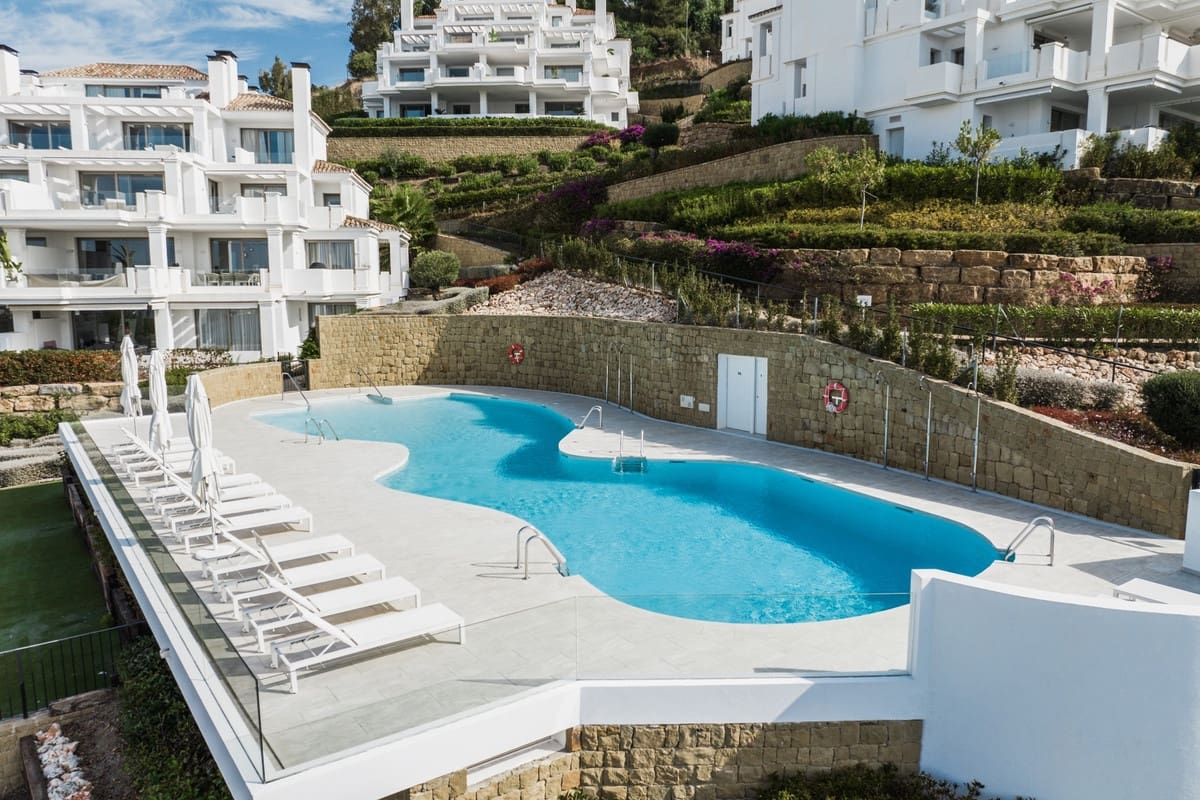 7 bedroom Apartment for sale in Aloha Golf with pool garage - € 4,300,000 (Ref: 10041886)