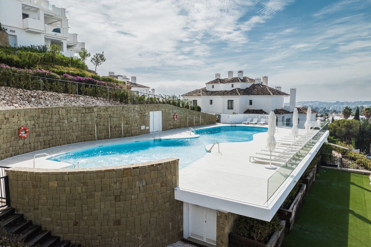 7 bedroom Apartment for sale in Aloha Golf with pool garage - € 4,300,000 (Ref: 10041886)