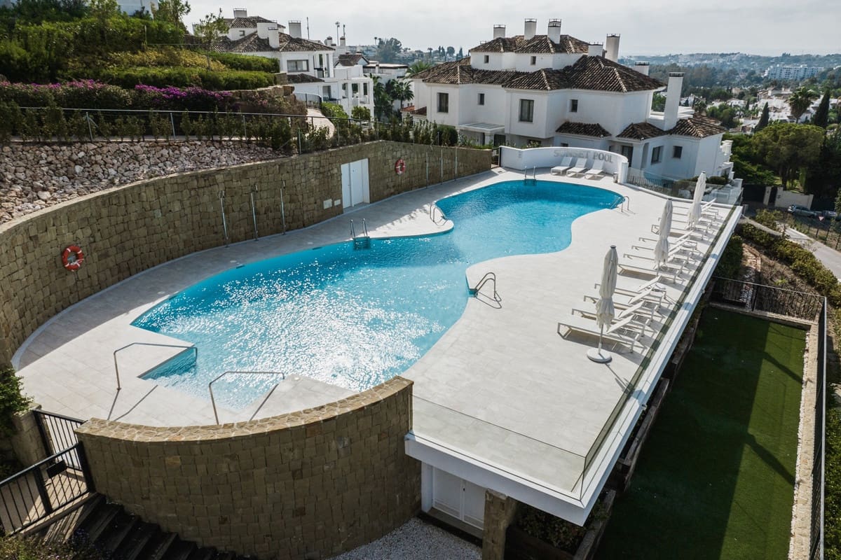 7 bedroom Apartment for sale in Aloha Golf with pool garage - € 4,300,000 (Ref: 10041886)