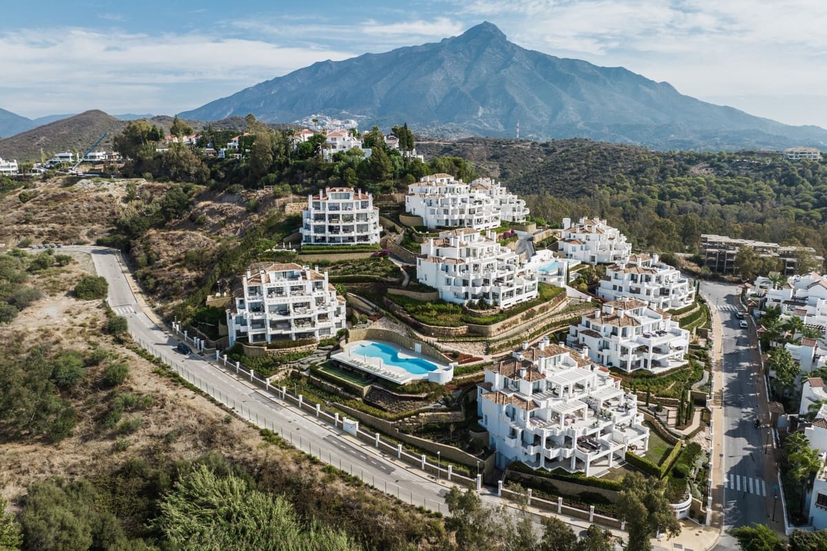 7 bedroom Apartment for sale in Aloha Golf with pool garage - € 4,300,000 (Ref: 10041886)