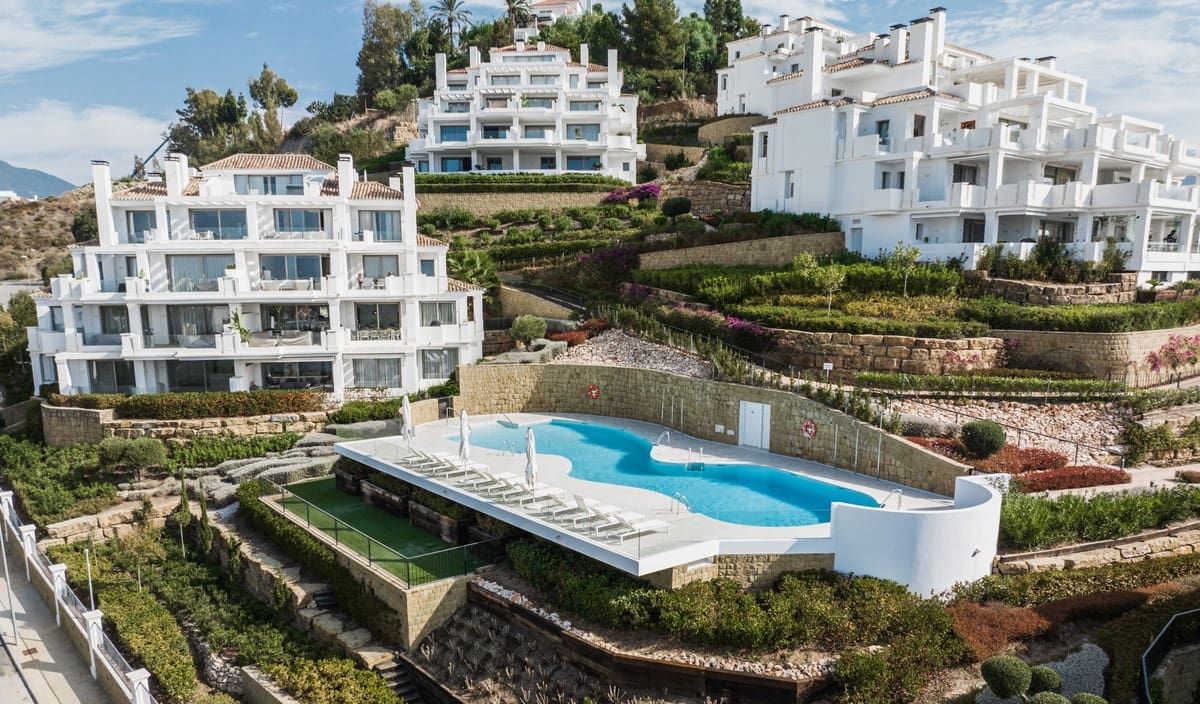 7 bedroom Apartment for sale in Aloha Golf with pool garage - € 4,300,000 (Ref: 10041886)