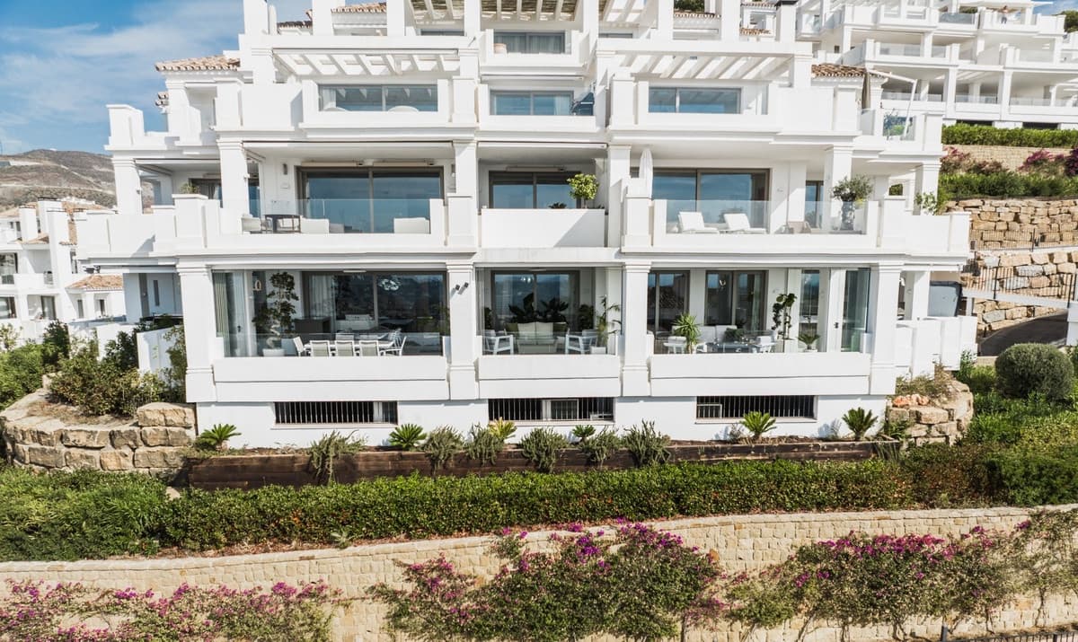 7 bedroom Apartment for sale in Aloha Golf with pool garage - € 4,300,000 (Ref: 10041886)