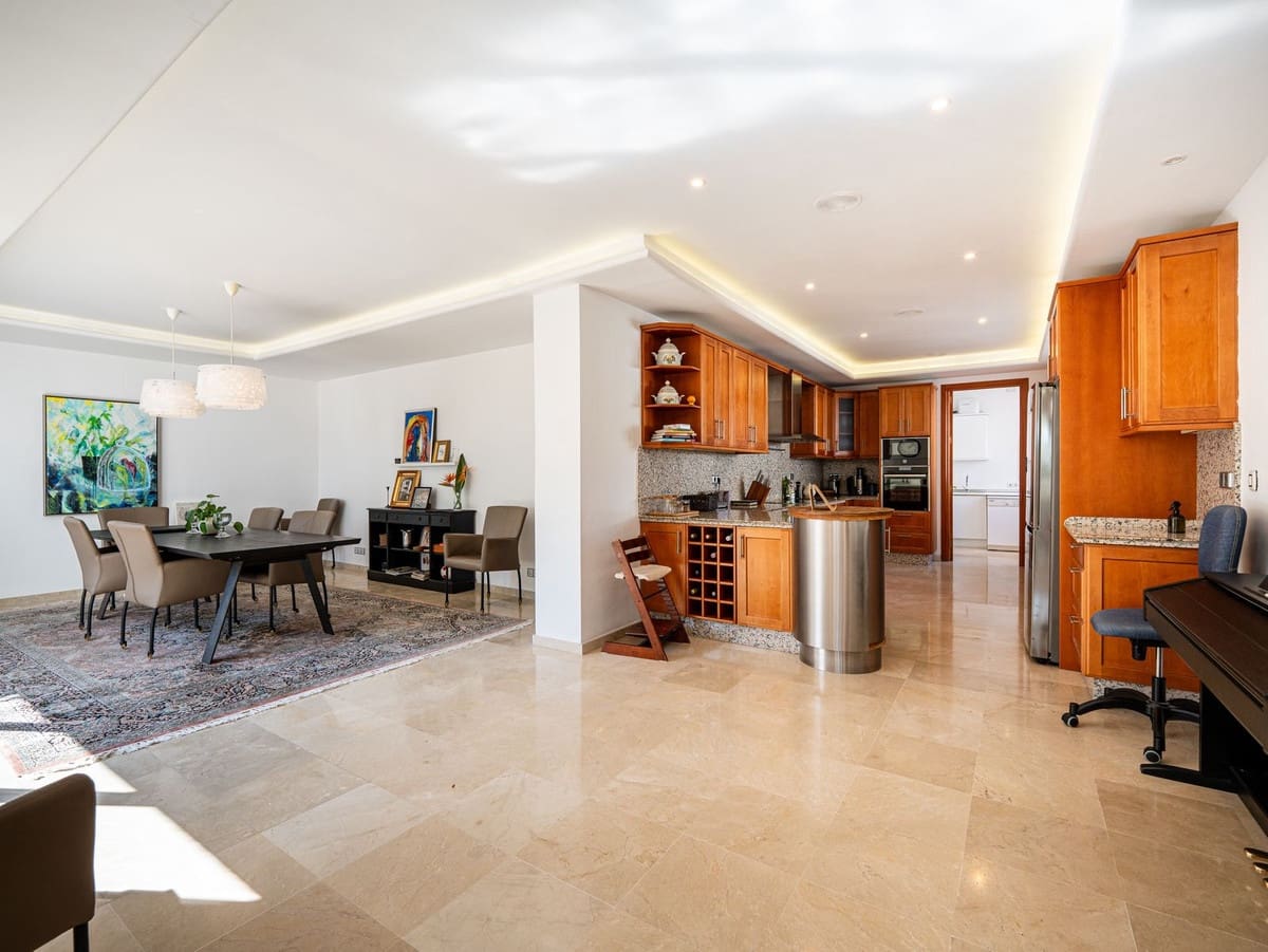 7 sypialnia Willa na sprzedaż w Aloha Golf z basenem garażem - 4 495 000 € (Ref: 10041888)