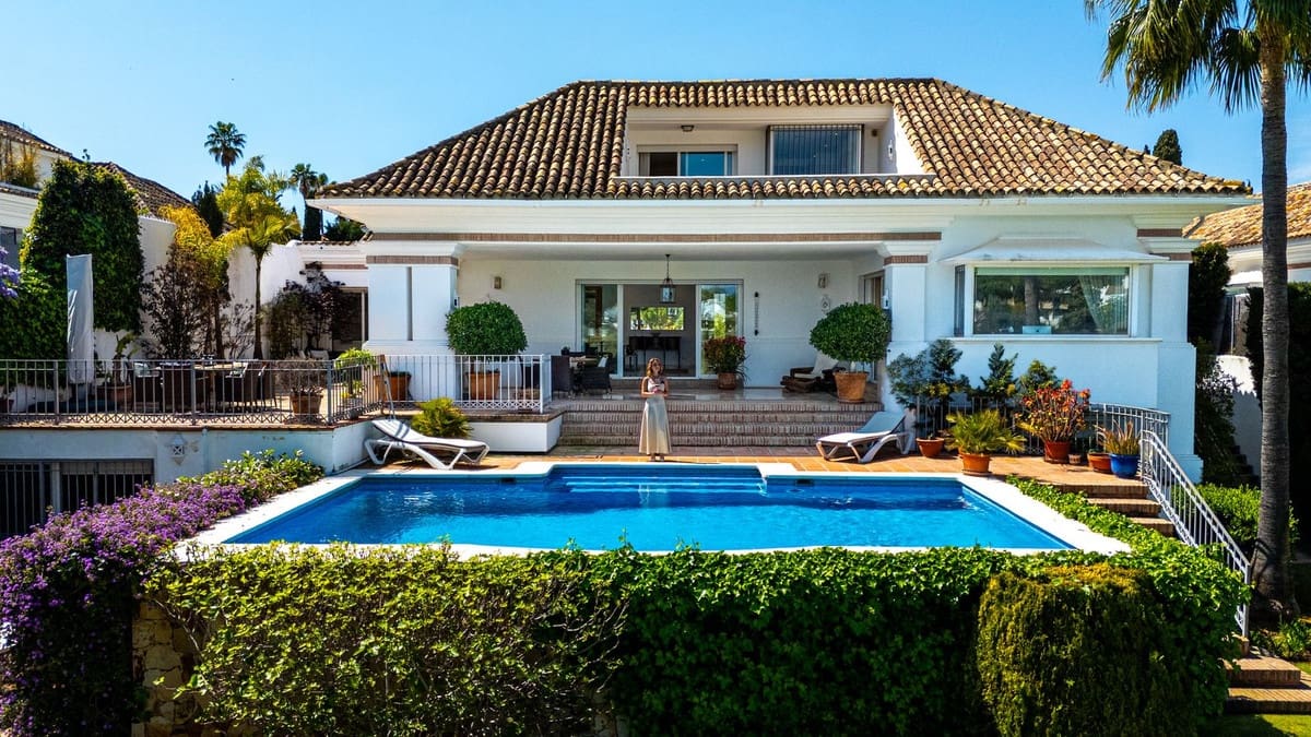 7 sypialnia Willa na sprzedaż w Aloha Golf z basenem garażem - 4 495 000 € (Ref: 10041888)