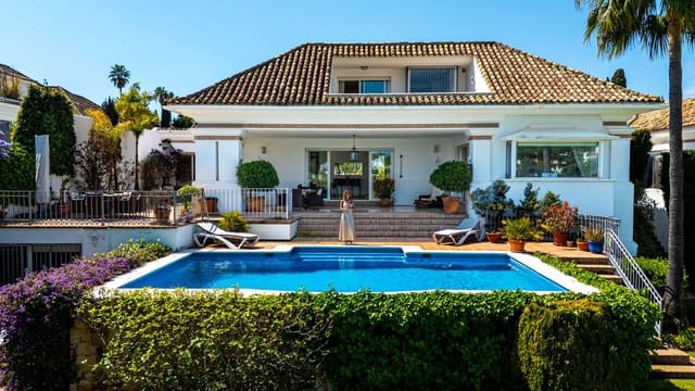 7 makuuhuone Huvila myytävänä paikassa Aloha Golf, Marbella mukana uima-altaan 
autotalli - 4 495 000 € (Ref: 10041888)