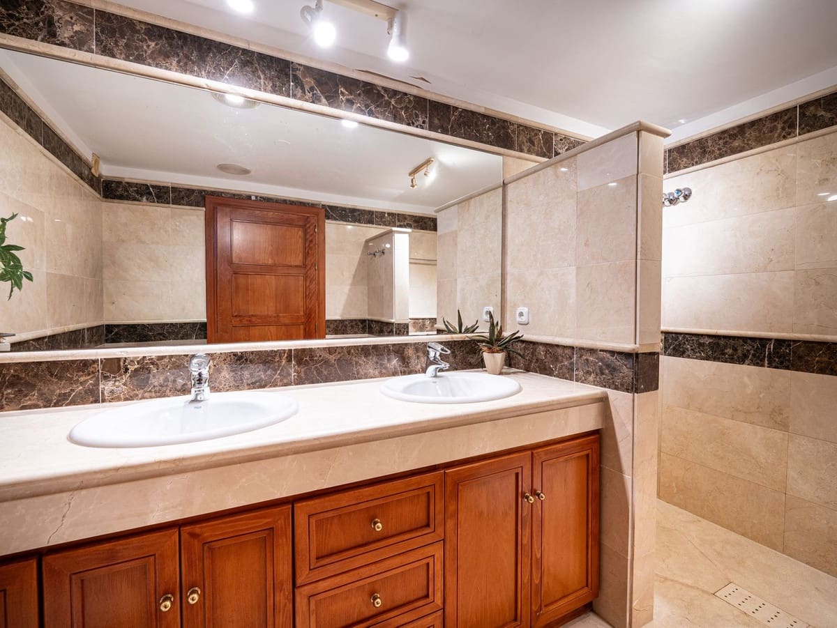 7 sypialnia Willa na sprzedaż w Aloha Golf z basenem garażem - 4 495 000 € (Ref: 10041888)