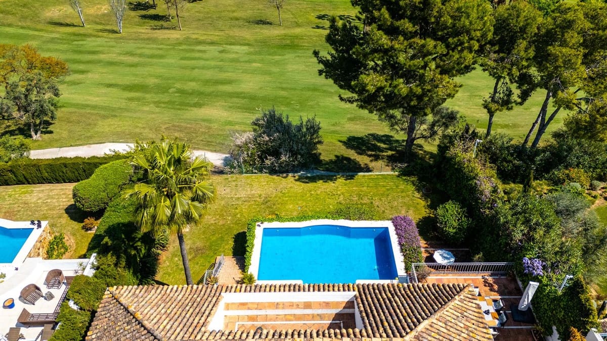 7 sypialnia Willa na sprzedaż w Aloha Golf z basenem garażem - 4 495 000 € (Ref: 10041888)