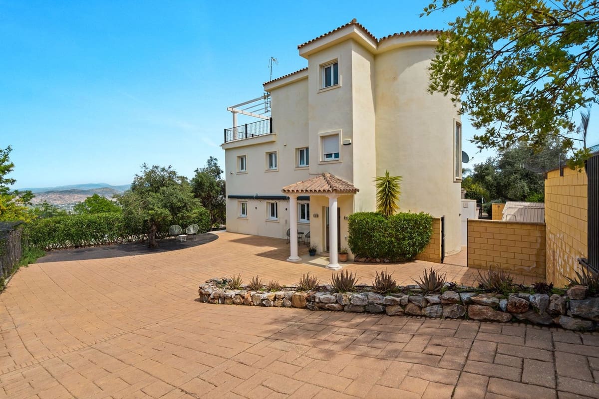 4 sypialnia Willa na sprzedaż w Alhaurin el Grande z basenem garażem - 1 500 000 € (Ref: 10041892)