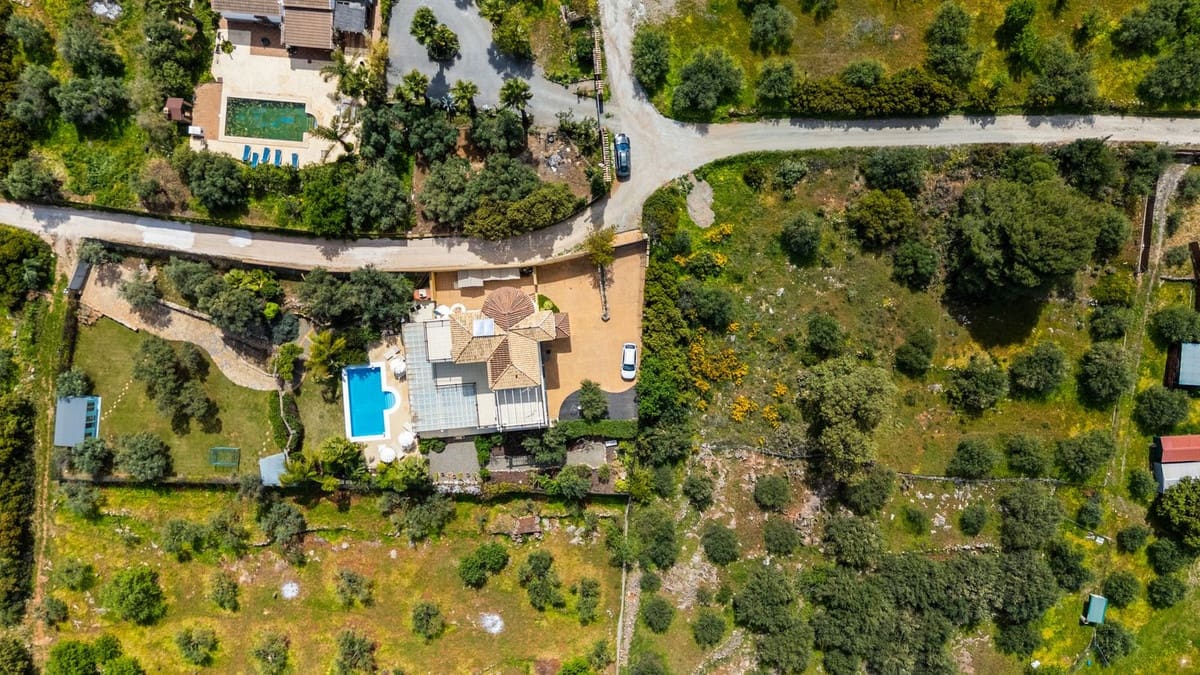4 sypialnia Willa na sprzedaż w Alhaurin el Grande z basenem garażem - 1 500 000 € (Ref: 10041892)