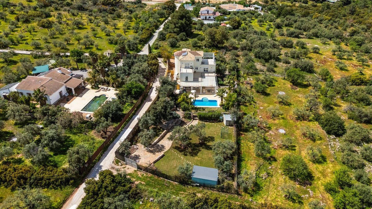 4 sypialnia Willa na sprzedaż w Alhaurin el Grande z basenem garażem - 1 500 000 € (Ref: 10041892)