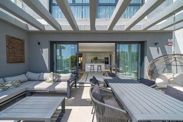 3 soveværelse Lejlighed til salg i Estepona med swimmingpool - € 695.000 (Ref: 10060624)