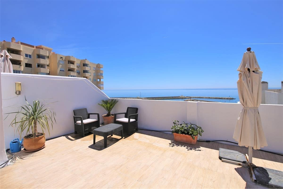 2 bedroom Apartment for sale in Estepona with garage - € 749,000 (Ref: 10064934)