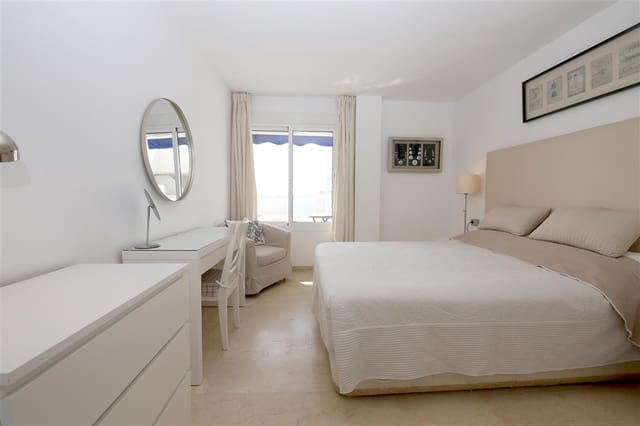2 slaapkamer Appartement te koop in Estepona met garage - € 749.000 (Ref: 10064934)