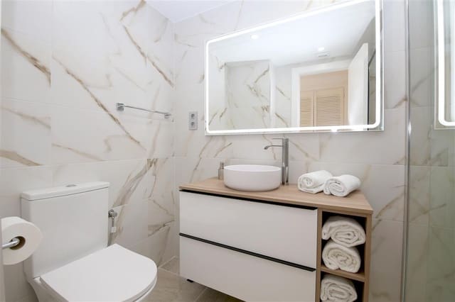 2 slaapkamer Appartement te koop in Estepona met garage - € 749.000 (Ref: 10064934)