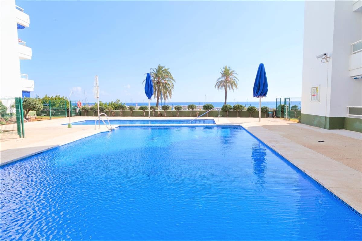 2 bedroom Apartment for sale in Estepona with garage - € 749,000 (Ref: 10064934)