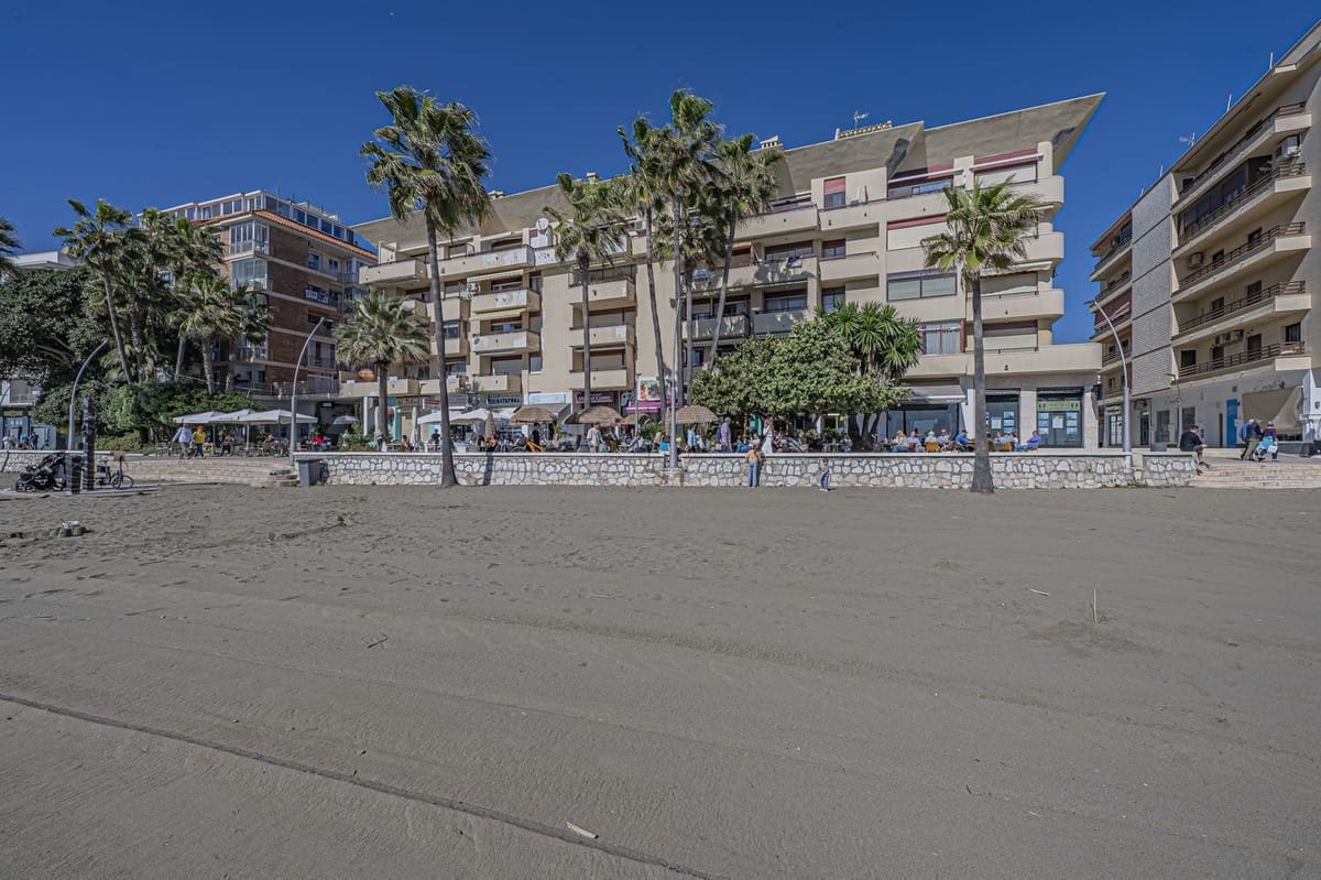 2 Zimmer Apartment zu verkaufen in Estepona mit Pool Garage - 890.000 € (Ref: 10065113)
