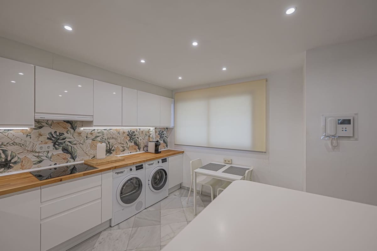 2 Zimmer Apartment zu verkaufen in Estepona mit Pool Garage - 890.000 € (Ref: 10065113)