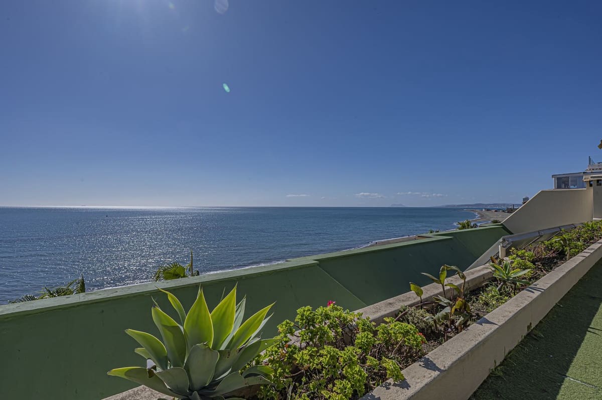 2 Zimmer Apartment zu verkaufen in Estepona mit Pool Garage - 890.000 € (Ref: 10065113)