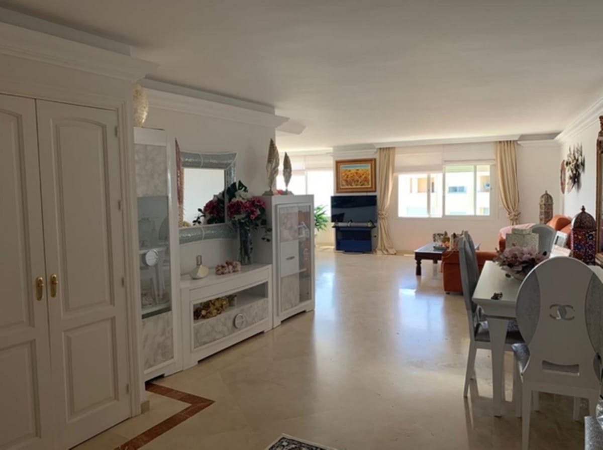 2 sypialnia Apartament na sprzedaż w Estepona z basenem garażem - 880 000 € (Ref: 10065115)