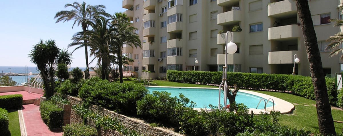 2 sypialnia Apartament na sprzedaż w Estepona z basenem garażem - 880 000 € (Ref: 10065115)