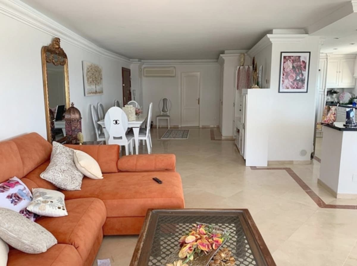2 sypialnia Apartament na sprzedaż w Estepona z basenem garażem - 880 000 € (Ref: 10065115)