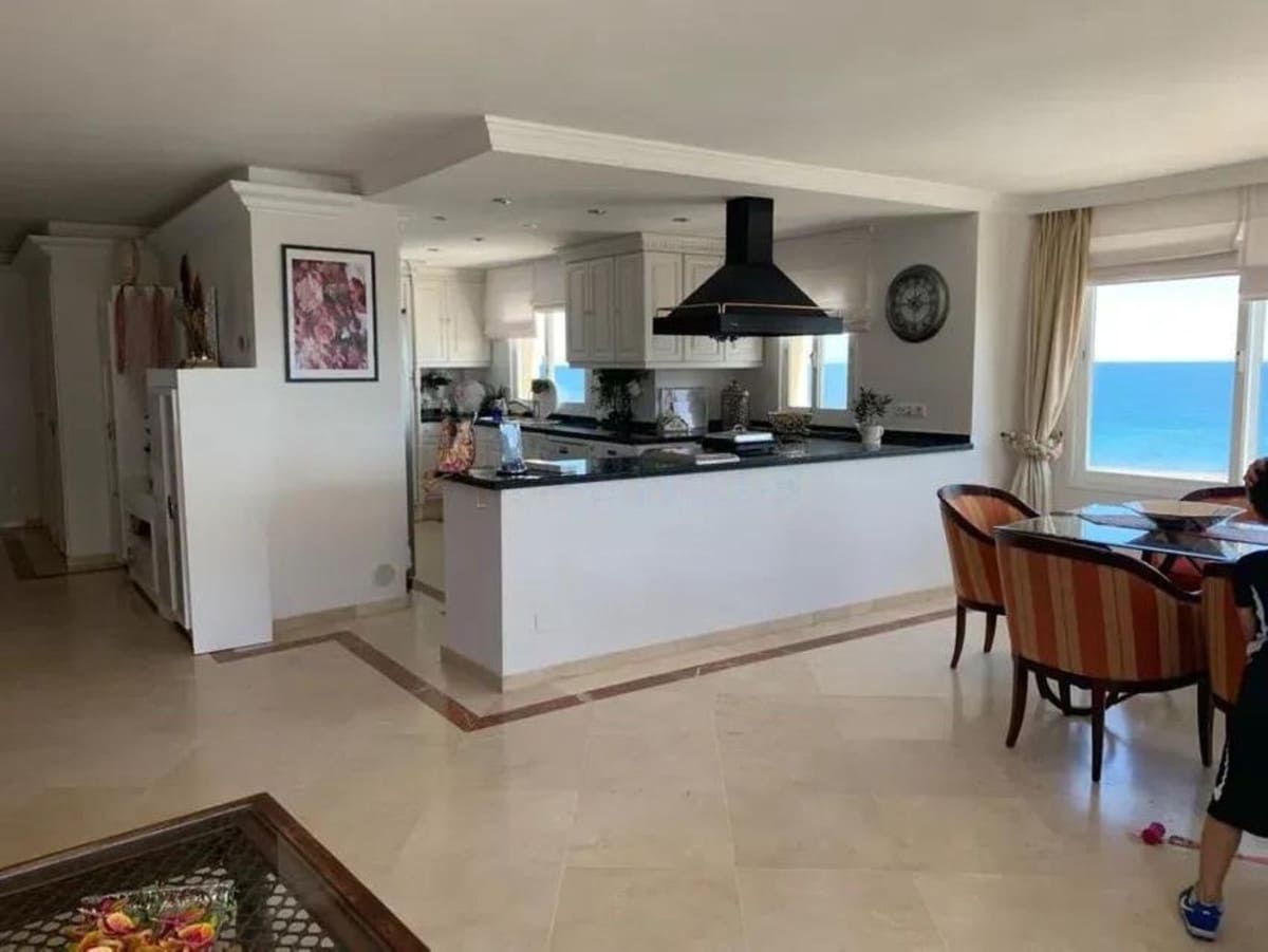 2 sypialnia Apartament na sprzedaż w Estepona z basenem garażem - 880 000 € (Ref: 10065115)