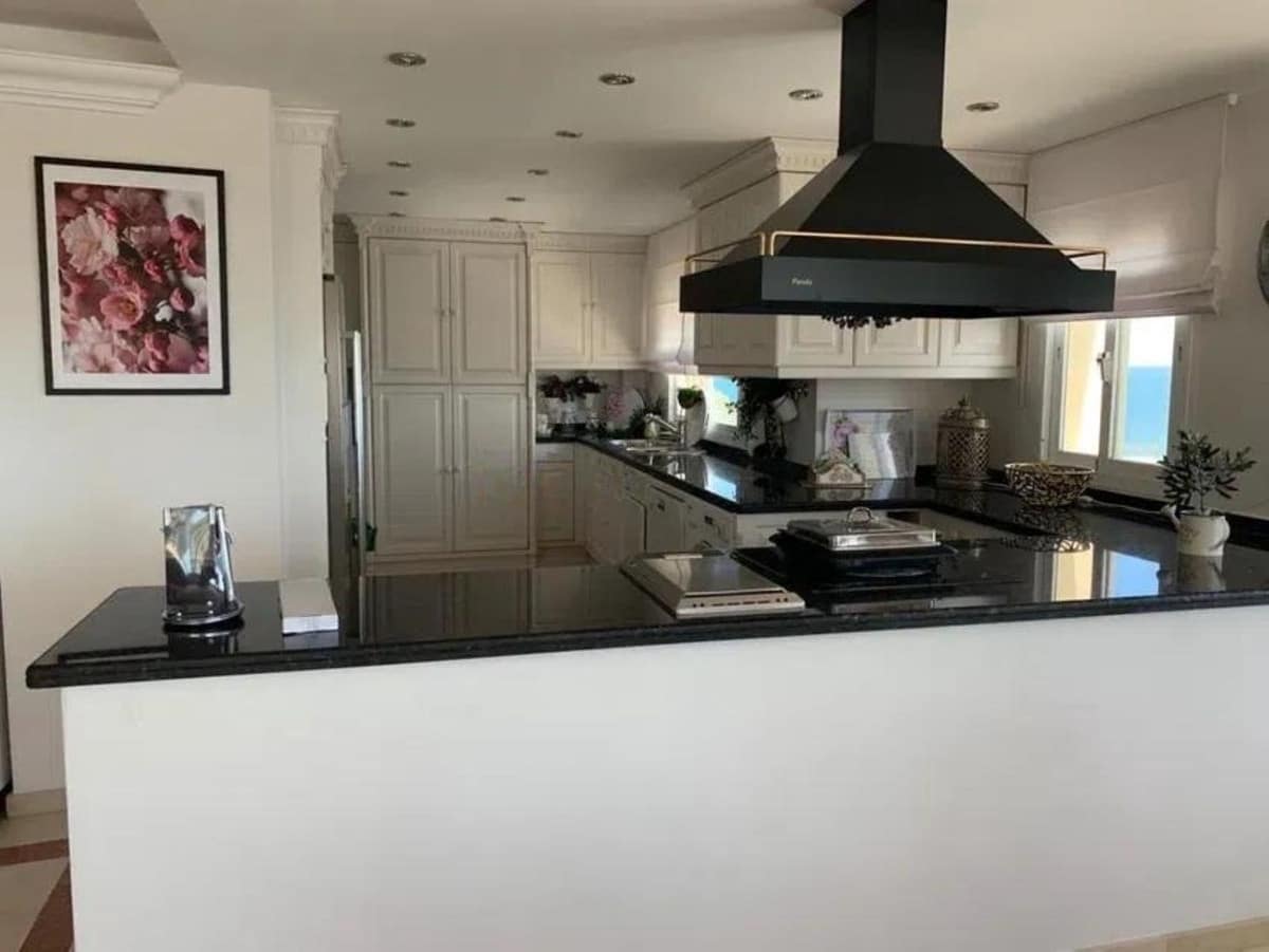 2 sypialnia Apartament na sprzedaż w Estepona z basenem garażem - 880 000 € (Ref: 10065115)