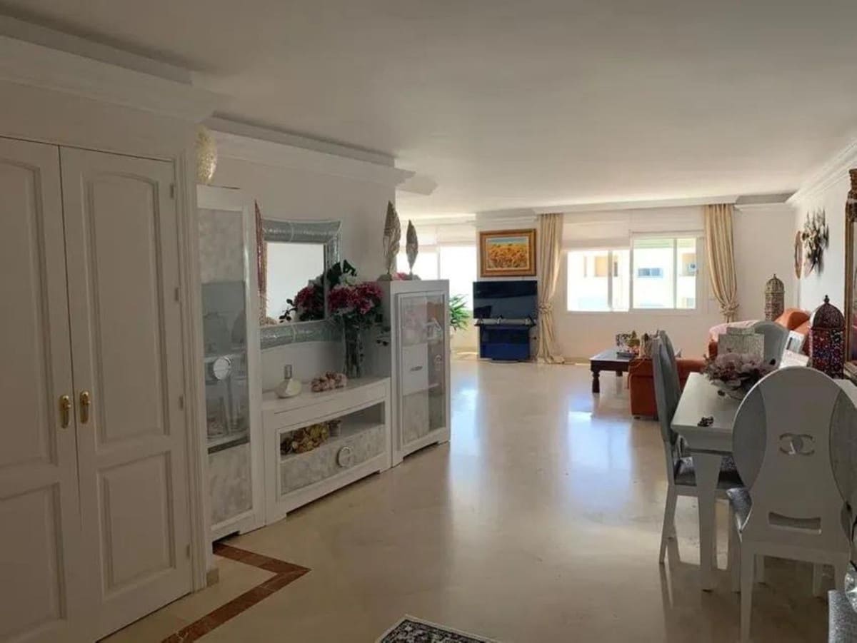 2 sypialnia Apartament na sprzedaż w Estepona z basenem garażem - 880 000 € (Ref: 10065115)