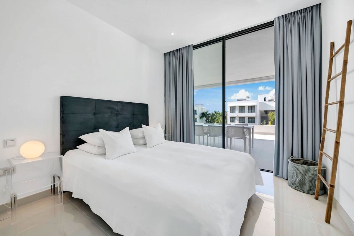 2 bedroom Apartment for sale in Estepona with pool garage - € 825,000 (Ref: 10065117)