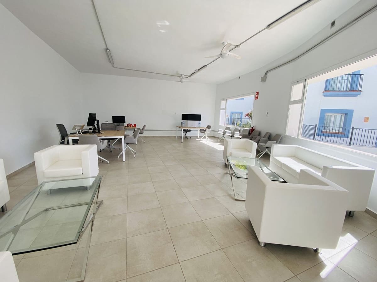 3 makuuhuone Huoneisto myytävänä paikassa El Paraiso mukana uima-altaan 
autotalli - 619 000 € (Ref: 10073022)