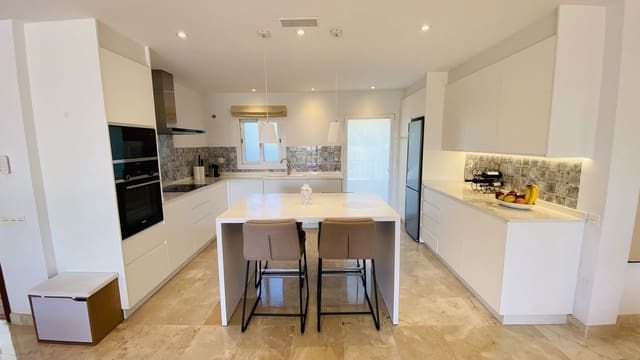 3 makuuhuone Huoneisto myytävänä paikassa El Paraiso, Estepona mukana uima-altaan 
autotalli - 619 000 € (Ref: 10073022)