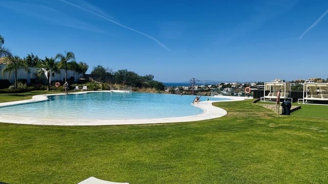 3 makuuhuone Huoneisto myytävänä paikassa El Paraiso, Estepona mukana uima-altaan 
autotalli - 619 000 € (Ref: 10073022)